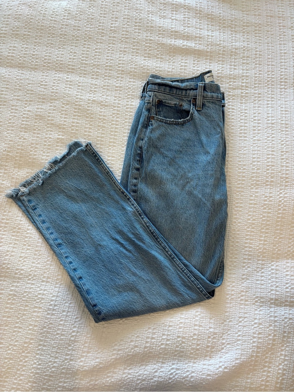 Abercrombie Low Rise Baggy Jean - 25 Short - Medium Wash Raw Hem